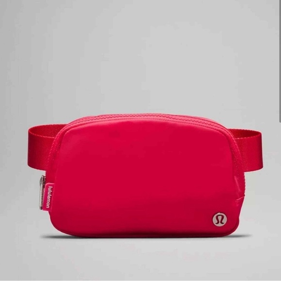 lululemon athletica Handbags - ✨NWT💕 Lip Gloss Lululemon Everywhere Belt Bag 1L